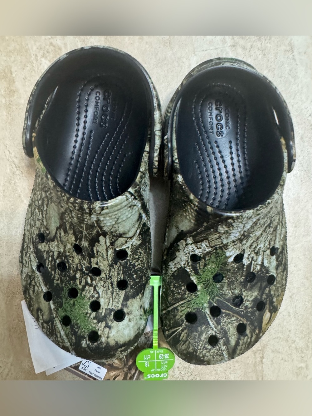 Crocs Kids' Realtree APX Classic Clog - Picture 2 of 9